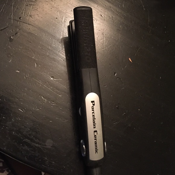 Babyliss Pro Porcelain Ceramic travel straightener