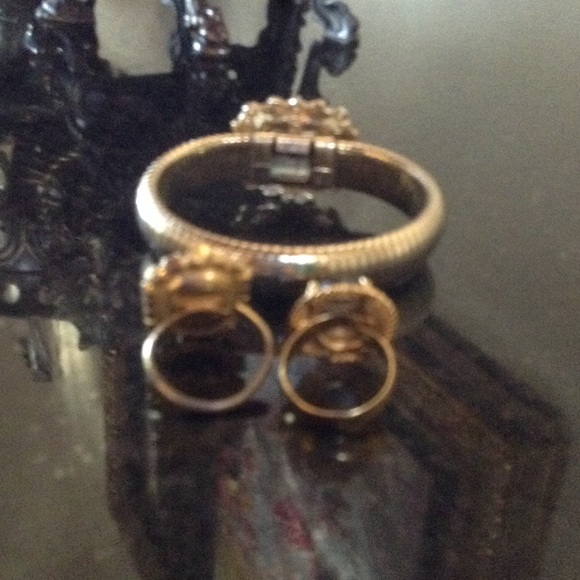 Gold bracelet and ring bundle - Picture 4 of 4