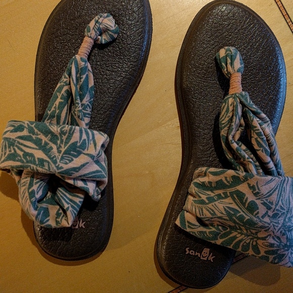 Sanuk Yoga Sandals, Size 7