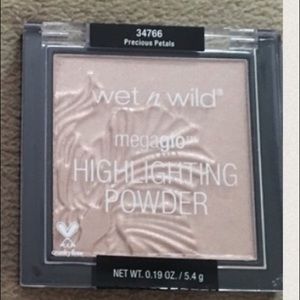 Wet n wild precious petals highlighter