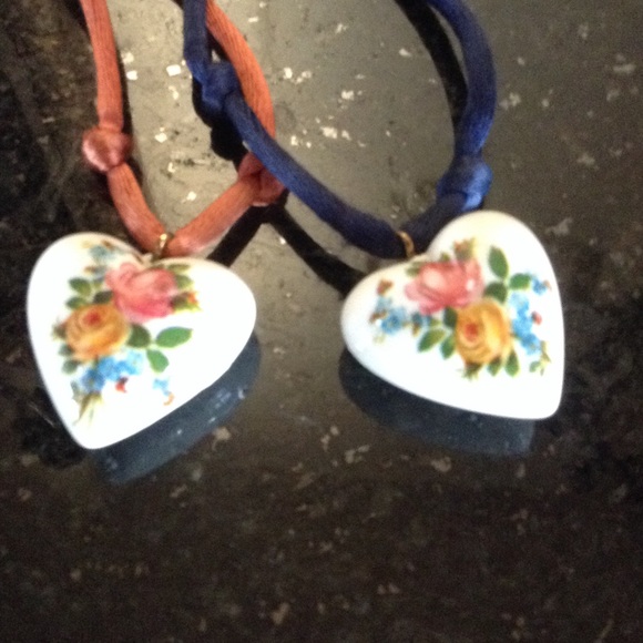 Two heart necklaces & earrings - Picture 2 of 4
