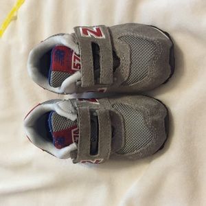 New balance tennis shoes 4 wide