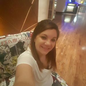 Meet your Posher, Caitlin