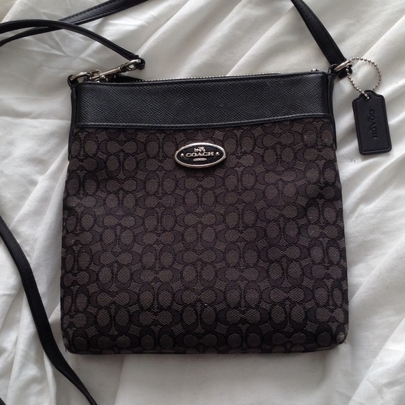 ⚡️⚡️Sale⚡️⚡️Coach Leather and Jaquard purse