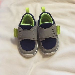 Clarks tennis shoes Velcro 5 Wide