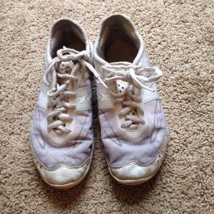 Nfinity vengeance cheer shoes size 7.5