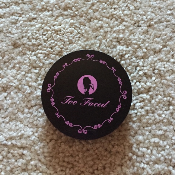Too faced snow bunny bronzing powder rare sold out
