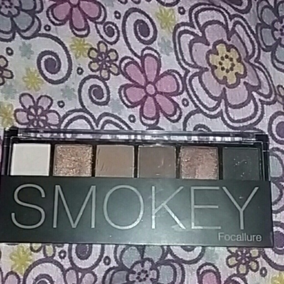 Nude eyeshadow