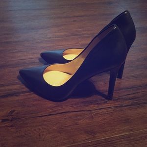 Vince camuto Nappa pump