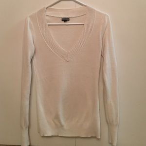 $5 SALE! Express light cream v neck sweater