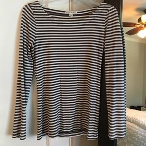 Scoop neck long sleeved tee