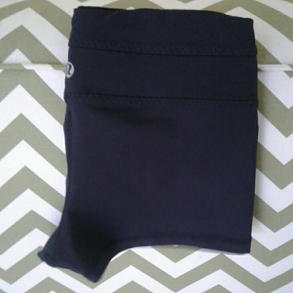 Lululemon warrior II short - Picture 3 of 4