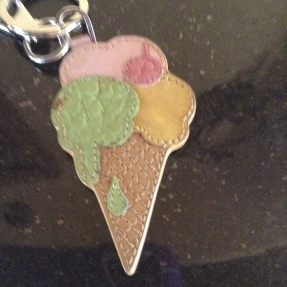 Kids girls charm bracelet and keychain bundle - Picture 3 of 4