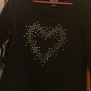 Emblem button heart long sleeve sweatshirt/shirt