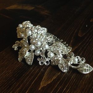 Gorgeous hair comb for a bride!