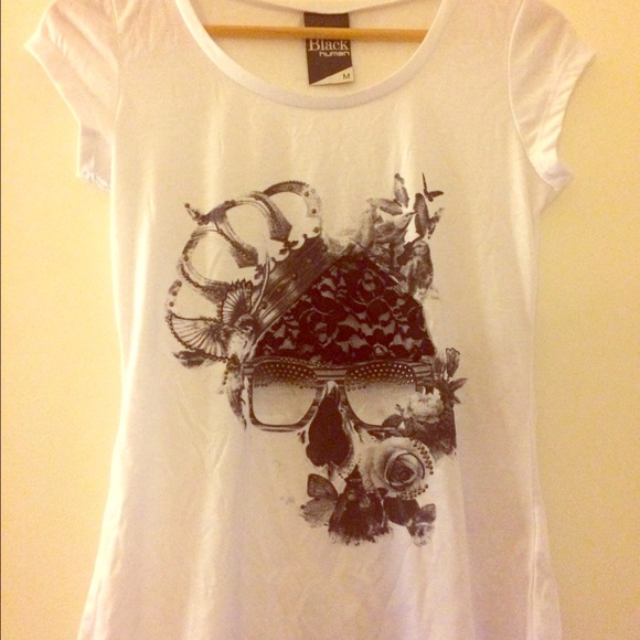 NWOT White shirt w goth design XS