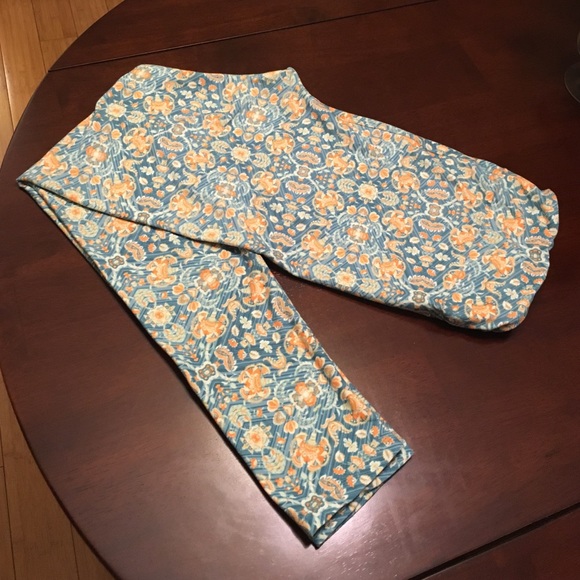 Tall and curvy lularoe leggings. Never worn!