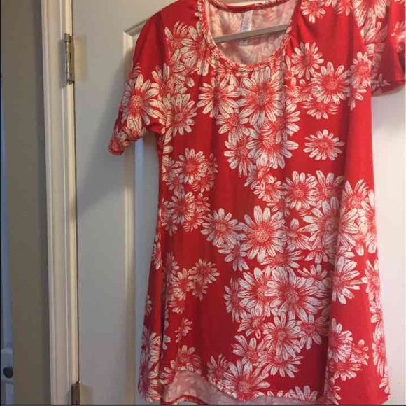 EUC LuLaRoe S Perfect tee