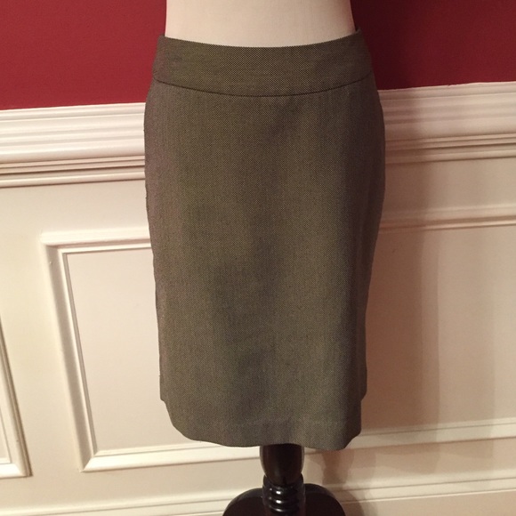 Banana Republic Pencil Skirt size 2 - Picture 2 of 4