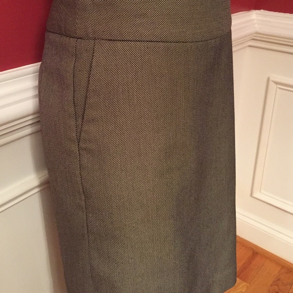 Banana Republic Pencil Skirt size 2 - Picture 3 of 4