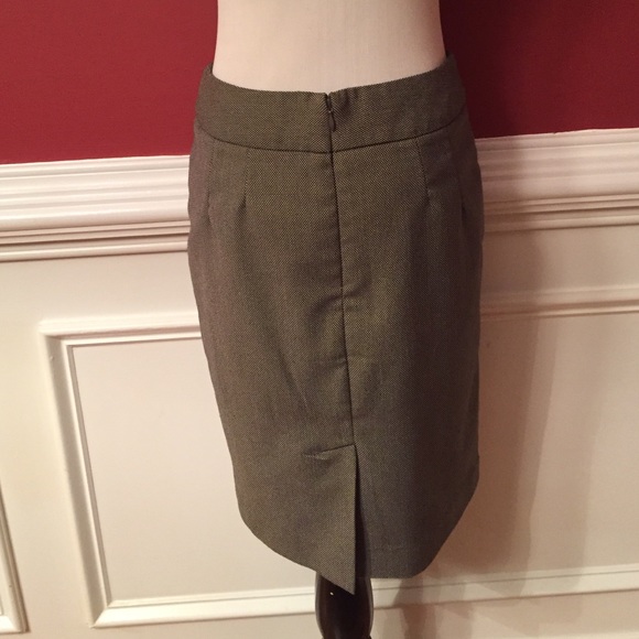 Banana Republic Pencil Skirt size 2 - Picture 4 of 4