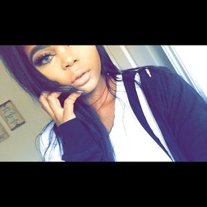 Meet your Posher, Chanel