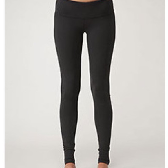 SOLD ON Ⓜ️ Lululemon Wunder under leggings