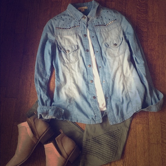 FOREVER 21 Embellished chambray shirt - Picture 1 of 4