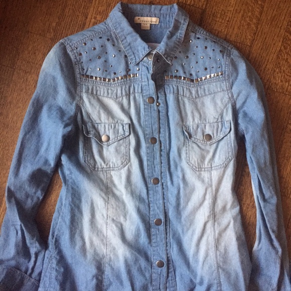 FOREVER 21 Embellished chambray shirt - Picture 2 of 4