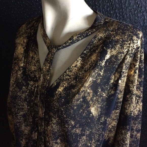 SALE 🌷Michael Kors gold and black top - Picture 2 of 4