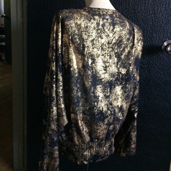 SALE 🌷Michael Kors gold and black top - Picture 3 of 4