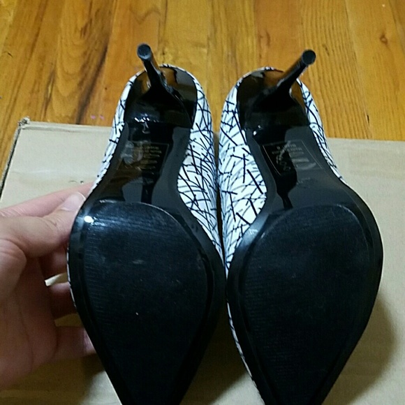 Heels - Picture 3 of 3