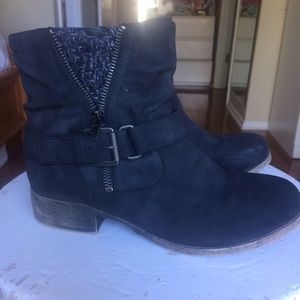 Cute black ankle boots!