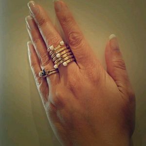 Pearl Midi Ring.