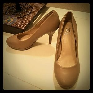 Closet Staple: Nude Pumps