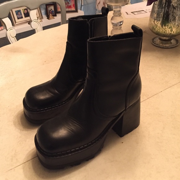 90's Platform ankle boots