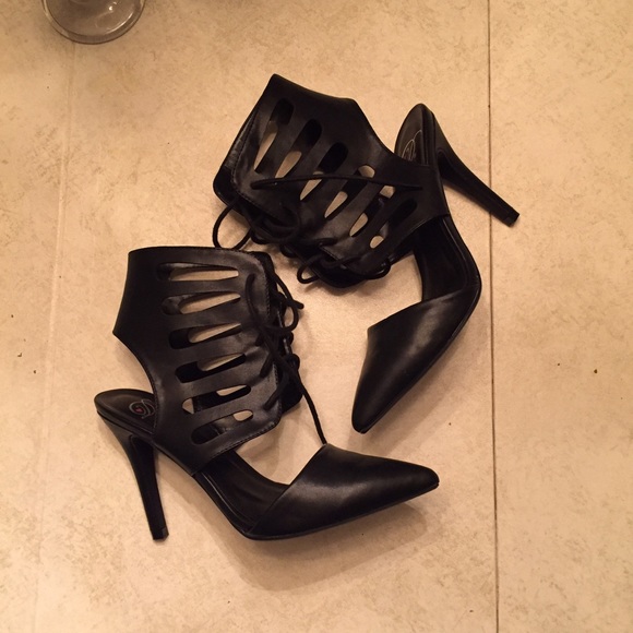 Lace up pointed pumps