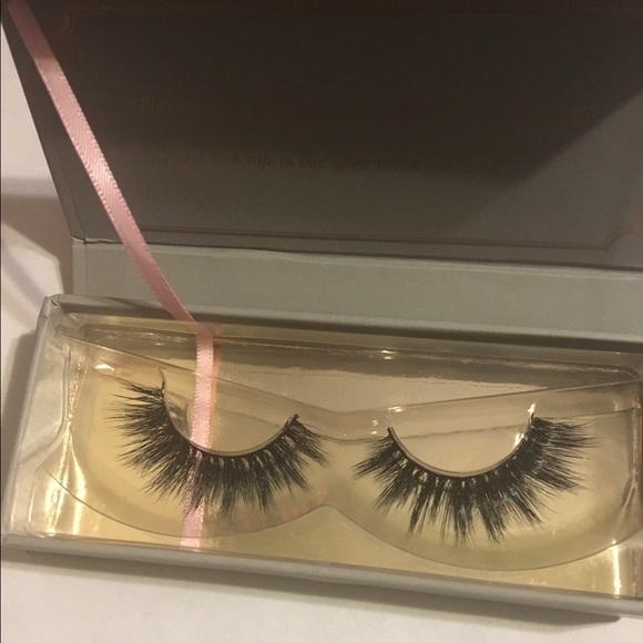 Ogè 3D mink lashes. Style: Flair - Picture 2 of 3