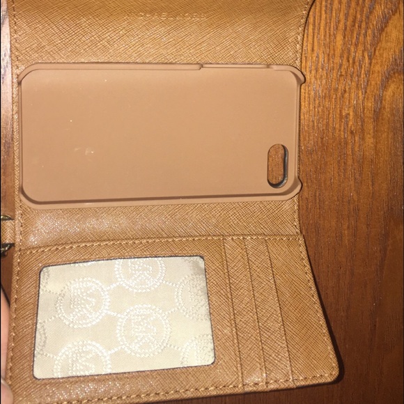 IPhone 5 or 5C Michael Kors phone/wallet wristlet - Picture 2 of 3