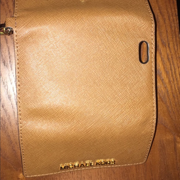 IPhone 5 or 5C Michael Kors phone/wallet wristlet - Picture 3 of 3