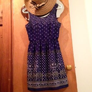 Flirty dress from H&M in France 🇫🇷🍷