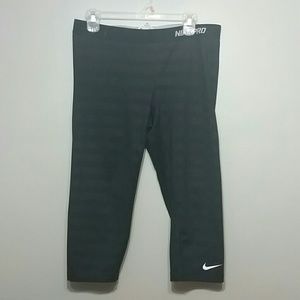 XL Black Nike Crop Work Out Pants