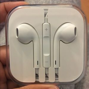 Apple earphones