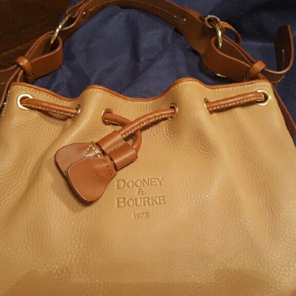 Dooney & Bourke Purse!!
