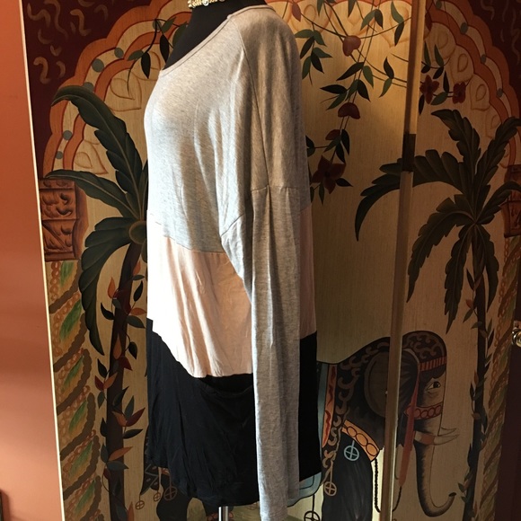 Last One Size 3X, Long Sleeve Tunic With Pockets - Picture 4 of 6