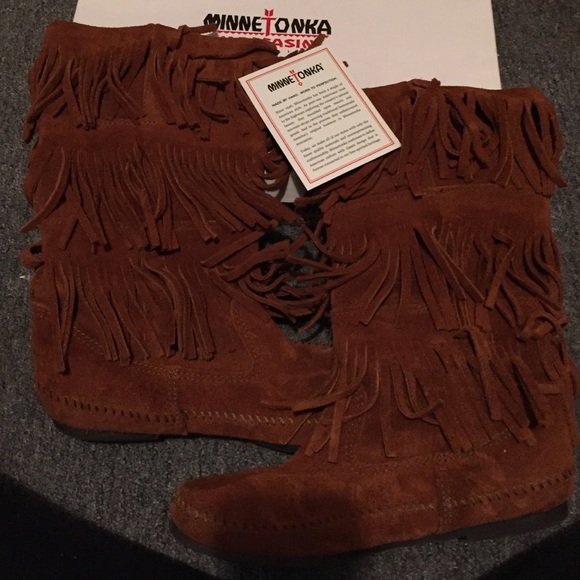 Minnetonka fringe boots - Picture 1 of 1