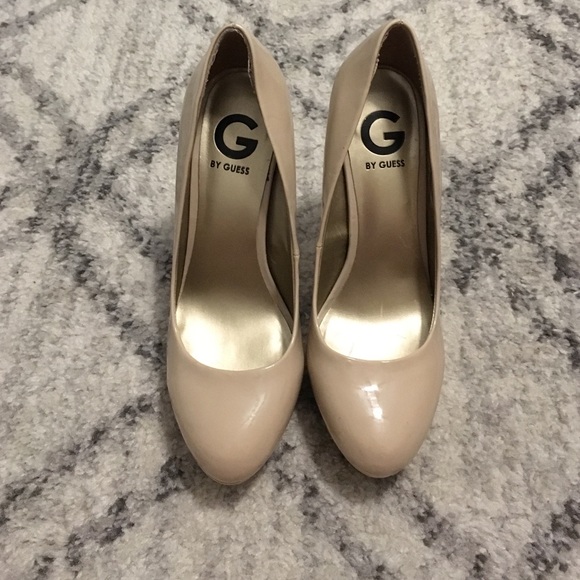 Nude pumps
