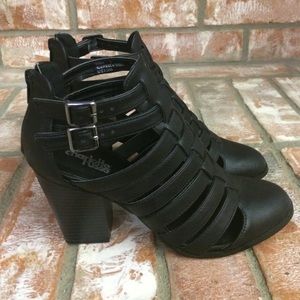 Charlotte Russo Women's Black Shoe