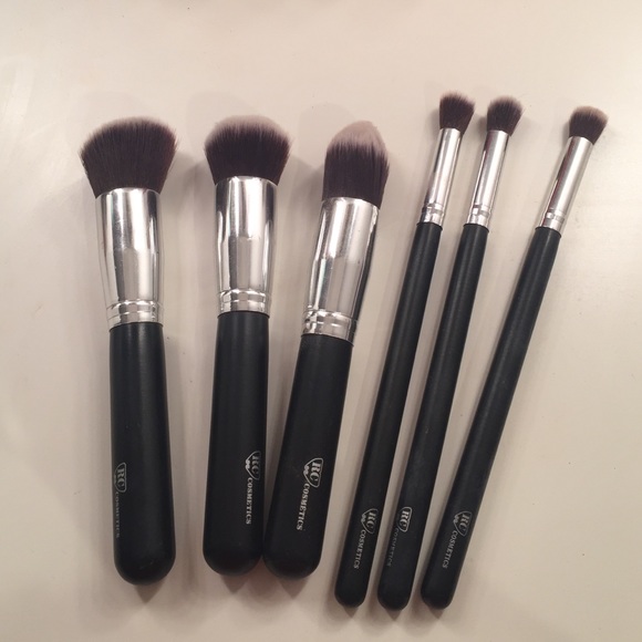 RC Cosmetics Kabuki Brush Set