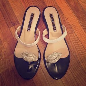 Toleeao sandals